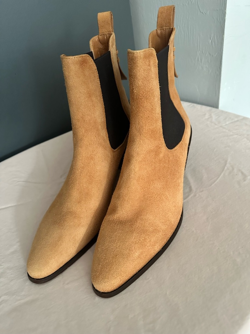 FRAME Suede Chelsea Ankle Boots – EU 39.5 / US 9 / ✨Effortless Luxe✨